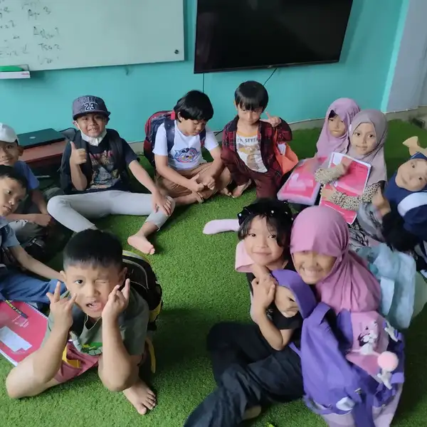 Anak belajar bersama